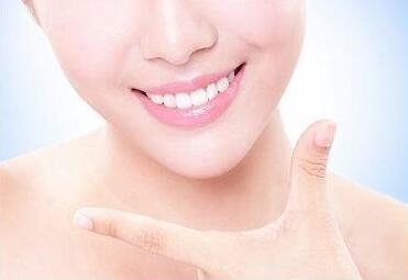 牙齒美白有什么好方法-義齒廠(chǎng)家